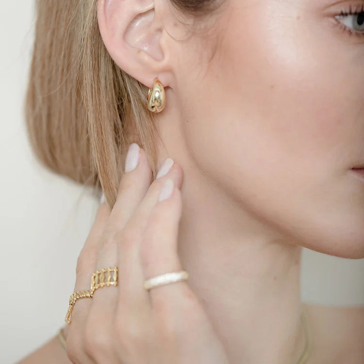 Classic Gold Drop Earrings - Aveline-Nora Luxe