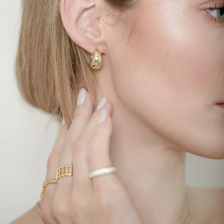 Classic Gold Drop Earrings - Aveline-Nora Luxe