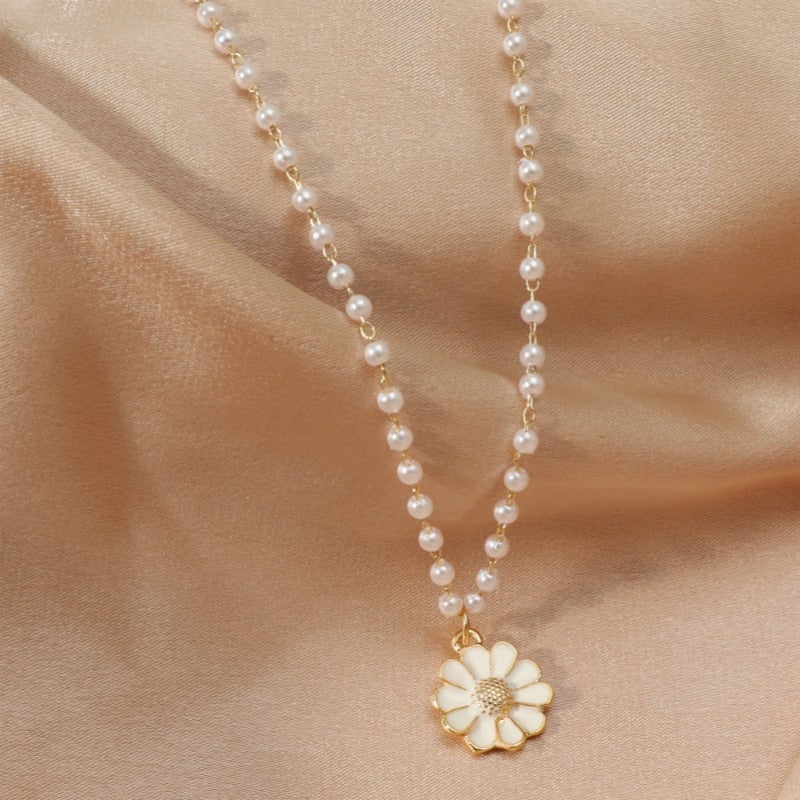 Daisy & Pearl Pendant Necklace for Women - Lara-Nora Luxe