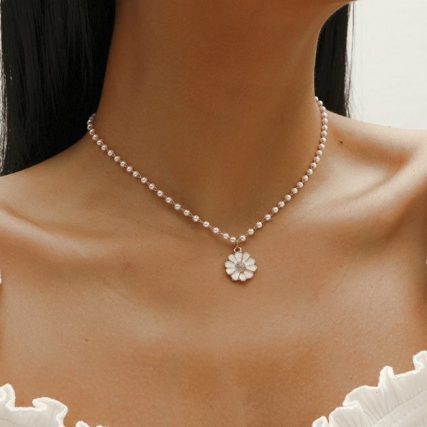 Daisy & Pearl Pendant Necklace for Women - Lara-Nora Luxe