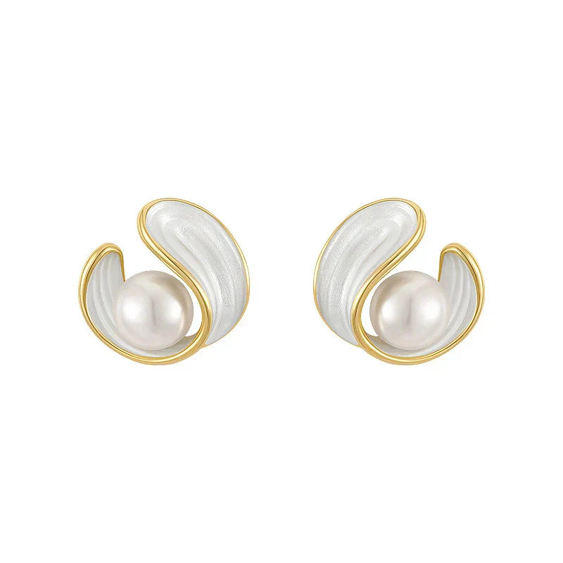 Luxury Earrings with White Opal and Pearl in Gold - Amara-Nora Luxe