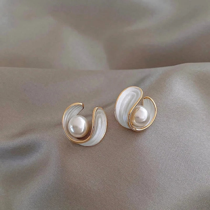Luxury Gold Earrings with White Opals and Pearls - Saphira-Nora Luxe