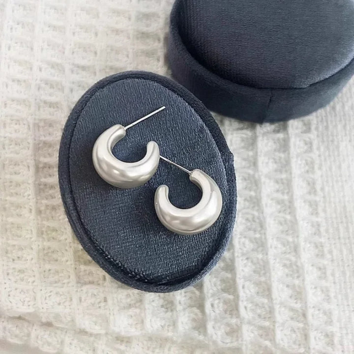 Minimalist Pearl C-shaped Earrings - Lunette-Nora Luxe