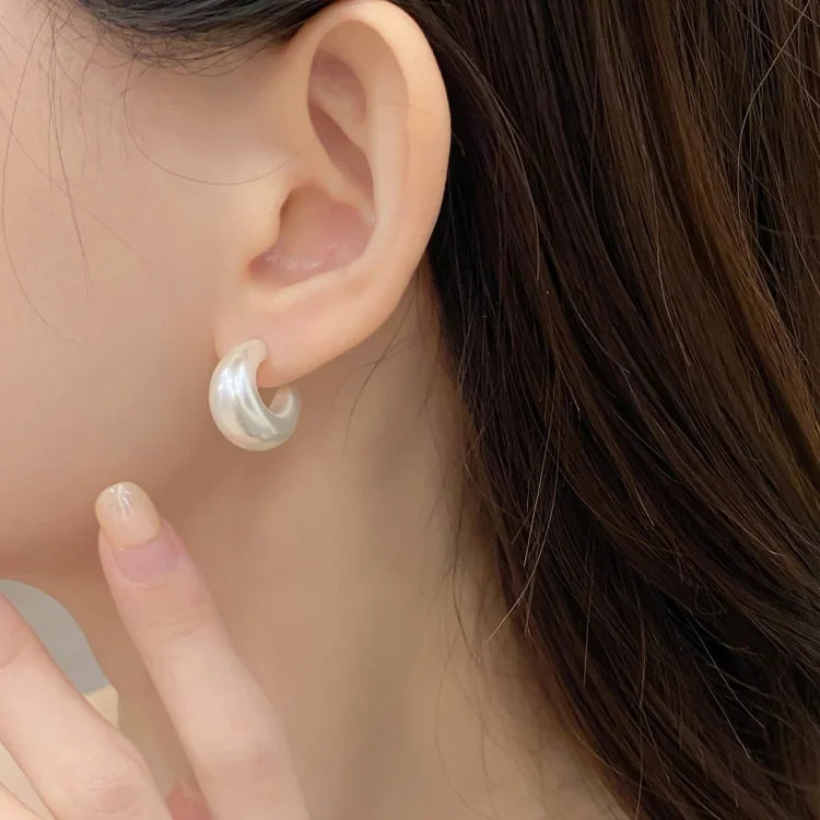 Minimalist Pearl C-shaped Earrings - Lunette-Nora Luxe