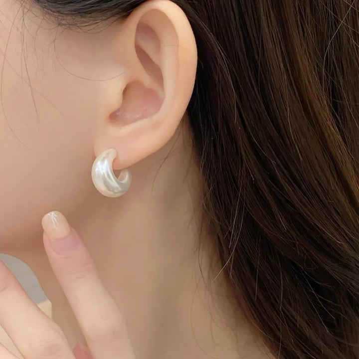 Minimalist Pearl C-shaped Earrings - Lunette-Nora Luxe