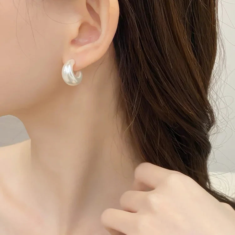 Minimalist Pearl C-shaped Earrings - Lunette-Nora Luxe