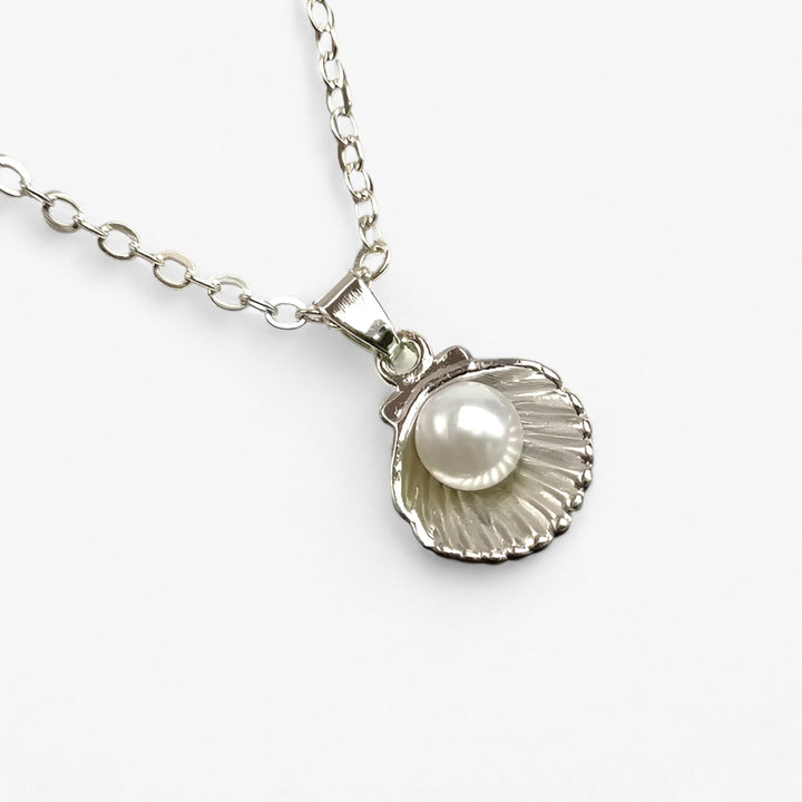 Trendy Shell & Pearl Necklace - Maris-Silver Seashell-Nora Luxe