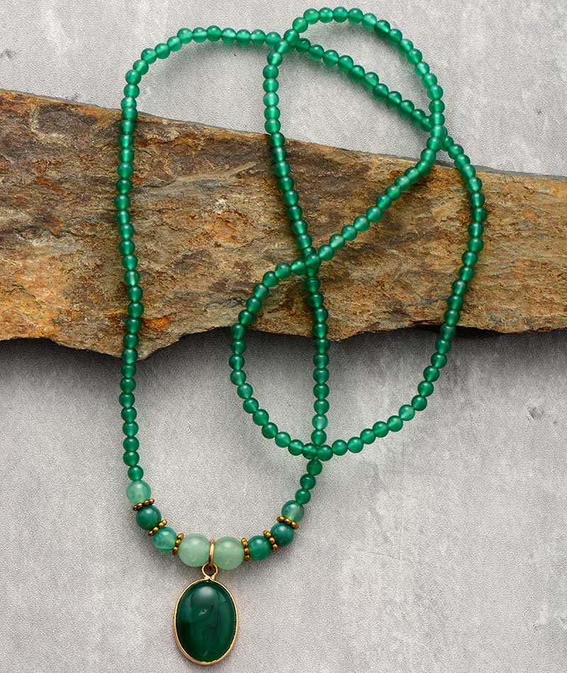 Vintage Green Onyx Soothing Necklace - Elara-Nora Luxe