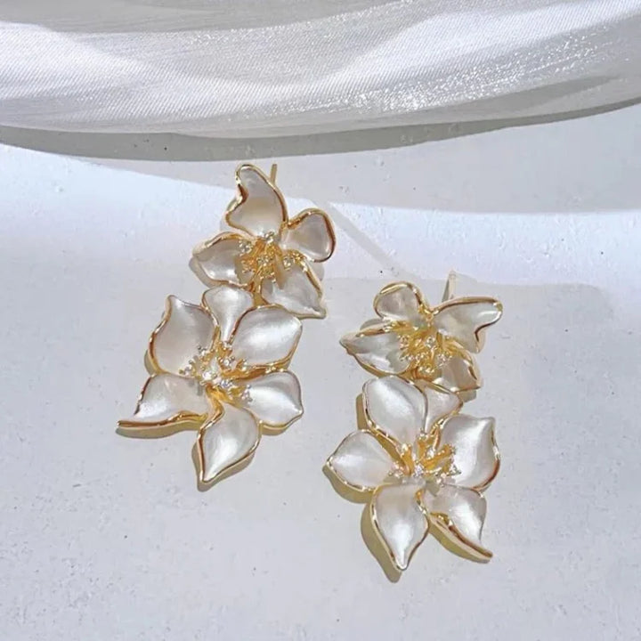 White Flower Hanging Earrings - Florina-Nora Luxe