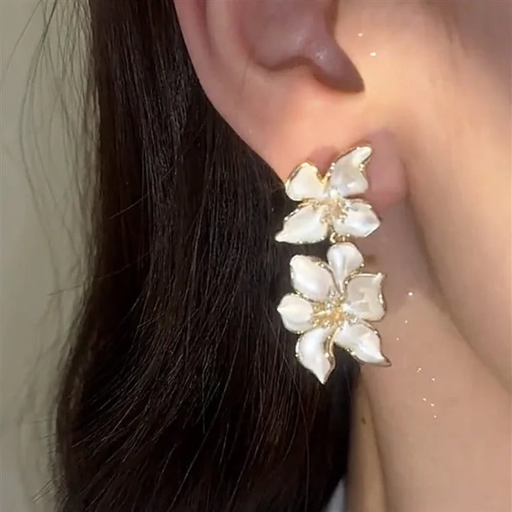 White Flower Hanging Earrings - Florina-Nora Luxe