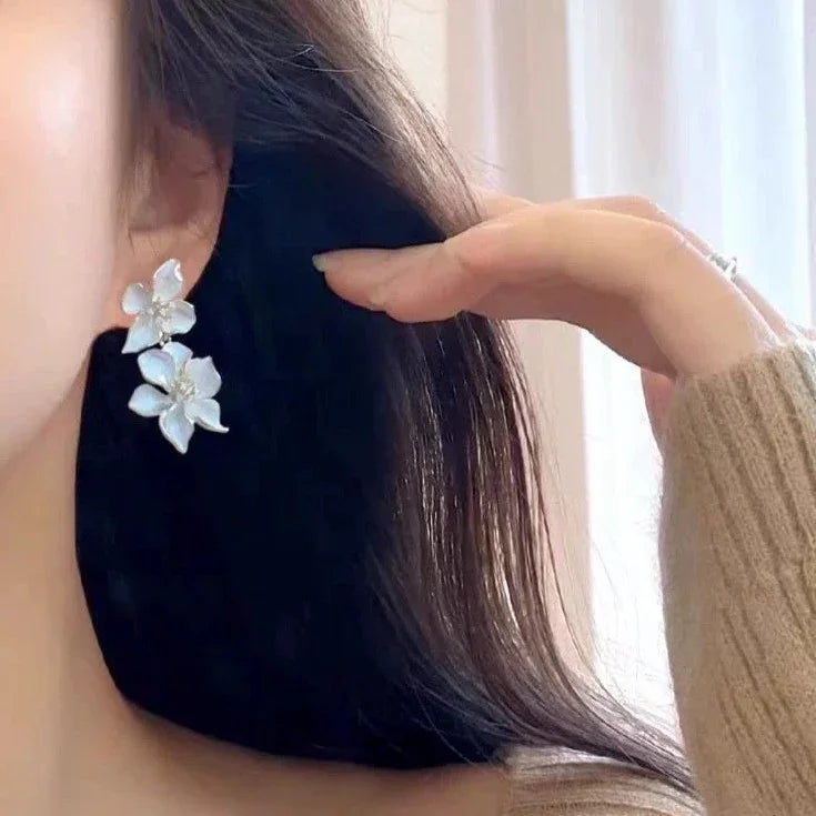 White Flower Hanging Earrings - Florina-Nora Luxe