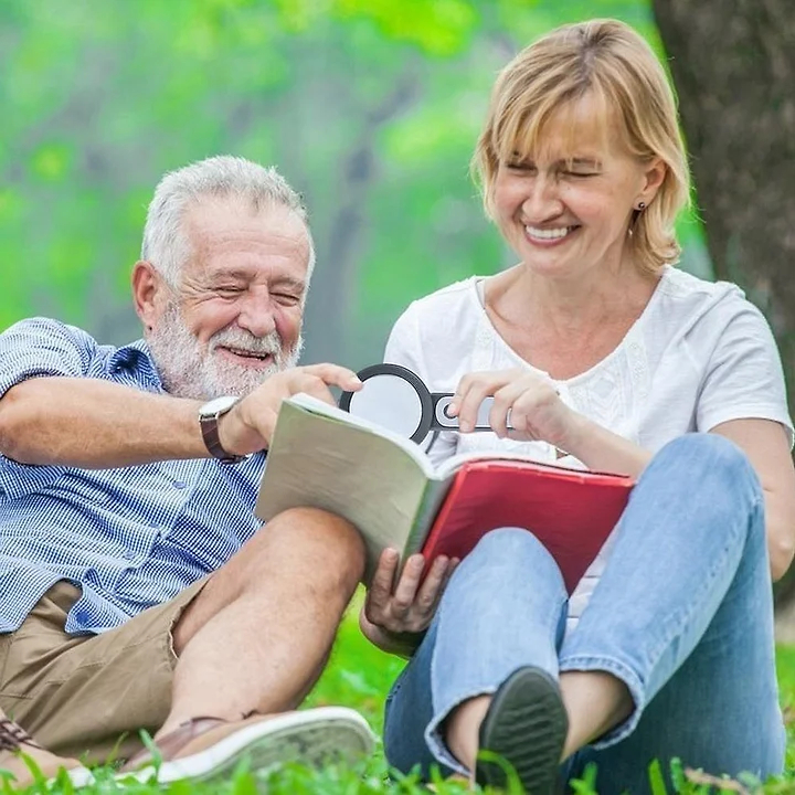 30x Handheld Magnifying Glass for Seniors - ZoomXpert-Nora Luxe