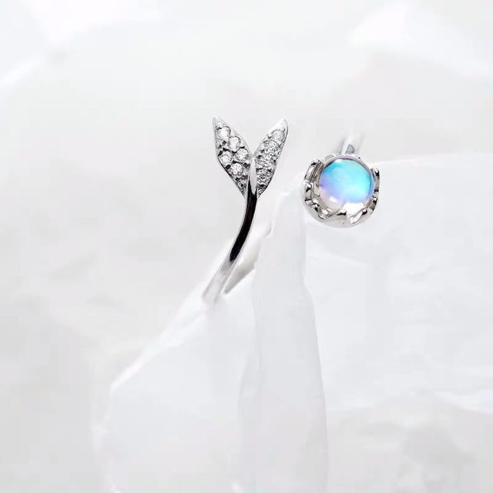 Adjustable Dolphin Tail Ring with Blue Zirconia - Nerina-Nora Luxe