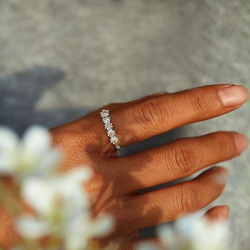 Adjustable Silver Daisy Ring - Fiora-Nora Luxe