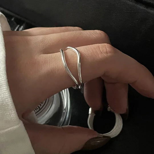 Adjustable Silver Ring with Vintage Detail – Seléna-Style B-The Livary