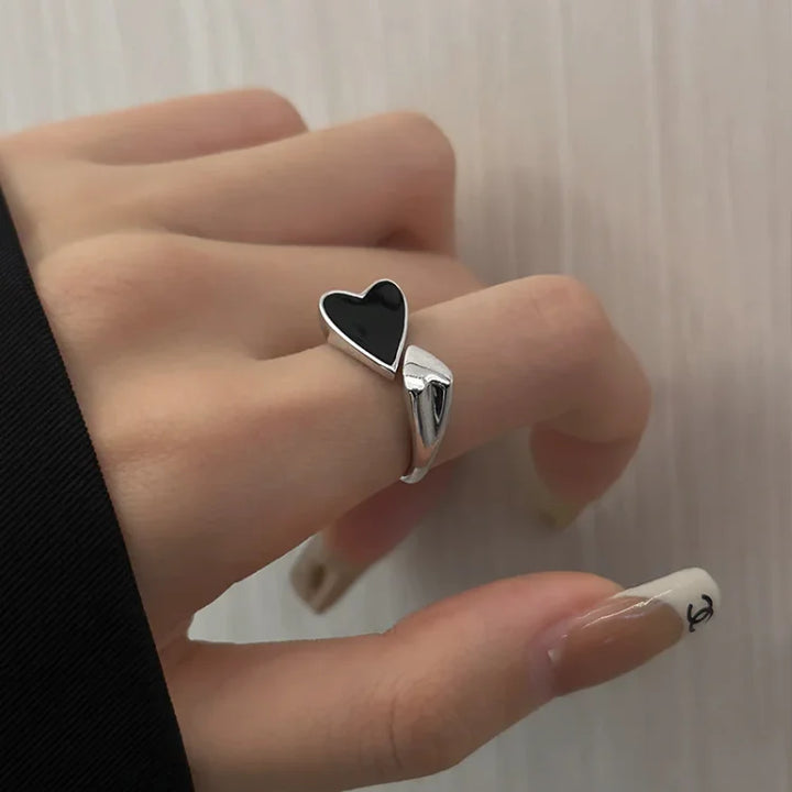 Adjustable Symmetrical Heart Ring - Evelyn-Nora Luxe