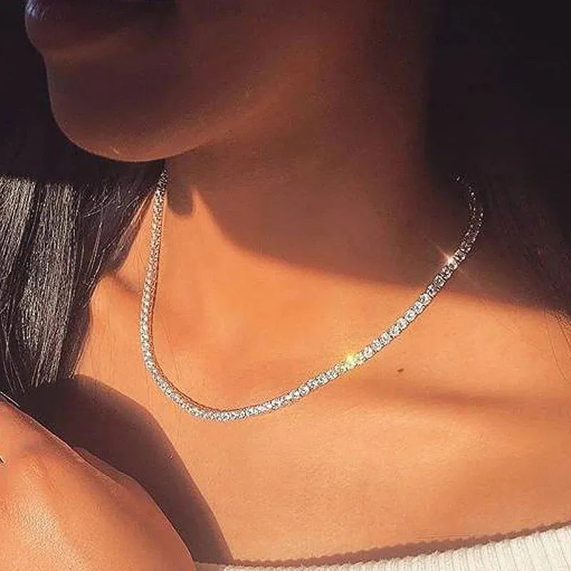 Classic Tennis Necklace with Shimmering Rhinestones-Gold 3mm-Kettenlänge 33cm-Nora Luxe