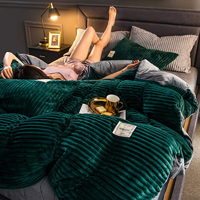 Cozy and Warm Winter Duvet - WinterHaven-Dark green-Duvet 59.06″ × 78.74″-Nora Luxe