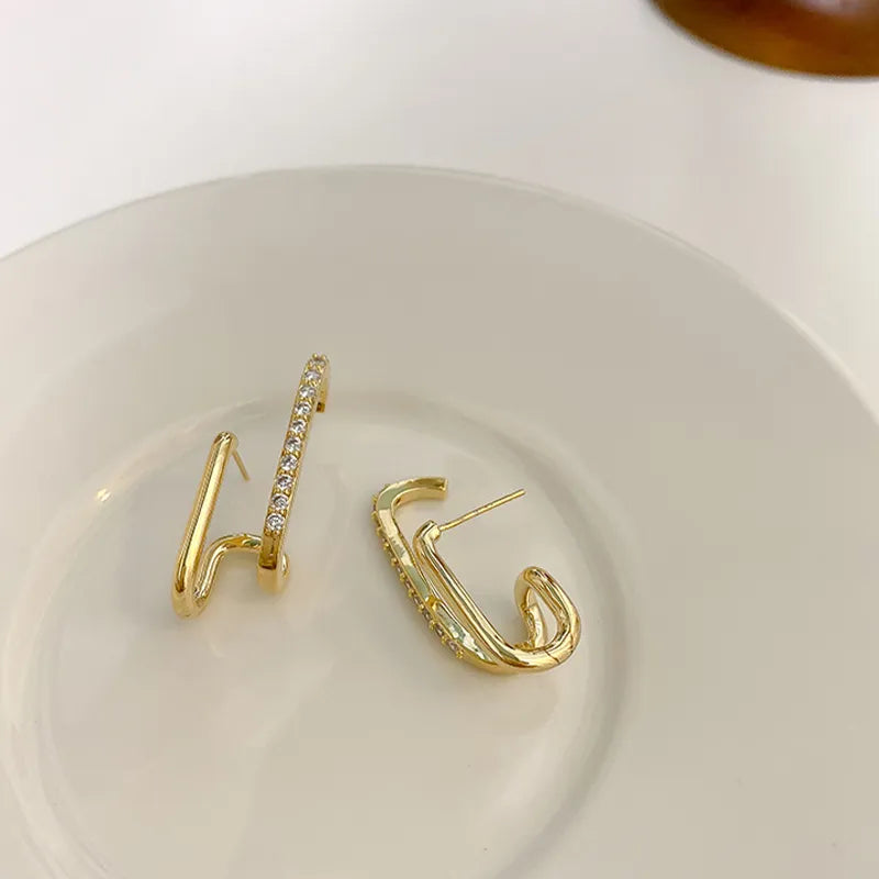 Crystal Claw Stud Earrings | Elegant and Stylish-GOLD-Nora Luxe