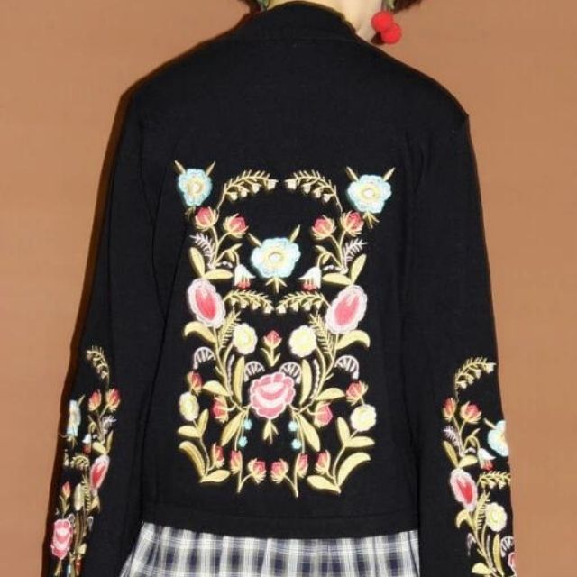 Embroidered Flowers Sweater - Alina-Black-XS-Nora Luxe