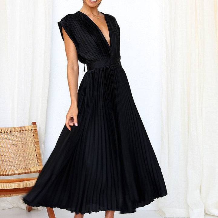 Flowing maxi dress with pleats and a V-neck – Noelle-Black-S-Nora Luxe
