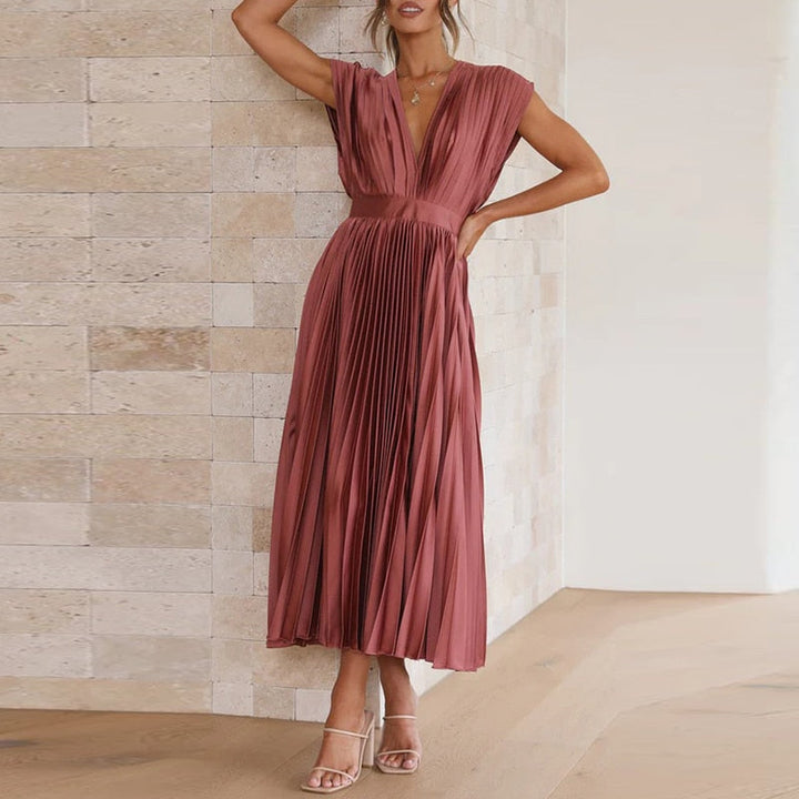Flowing maxi dress with pleats and a V-neck – Noelle-Brick red-S-Nora Luxe