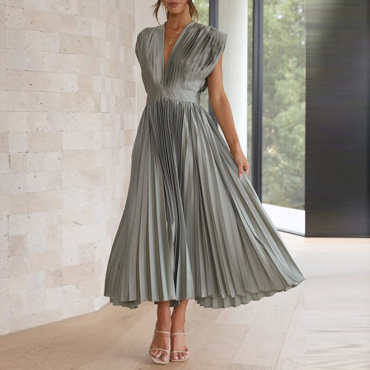 Flowing maxi dress with pleats and a V-neck – Noelle-Grey-S-Nora Luxe