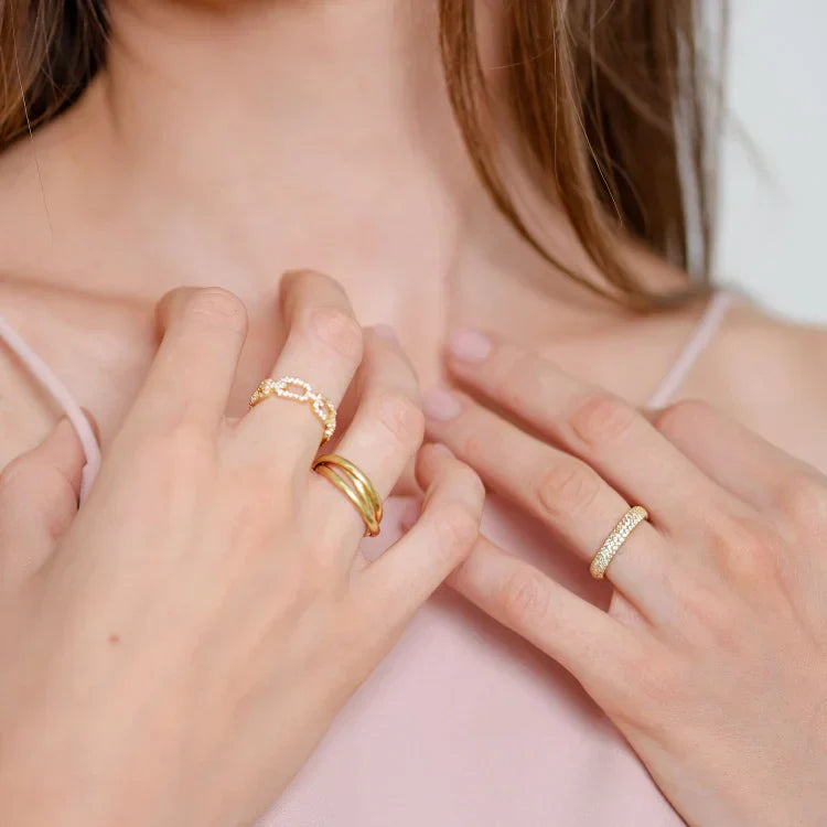 Gold Link Ring with Zirconia - Marina-Nora Luxe