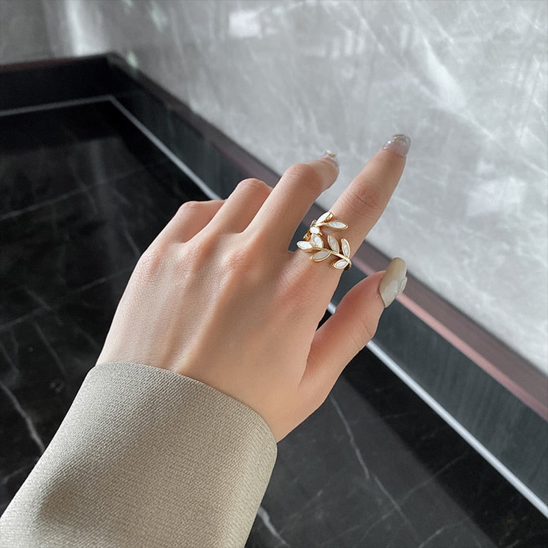Golden Leaf Ring - Amarille-Nora Luxe