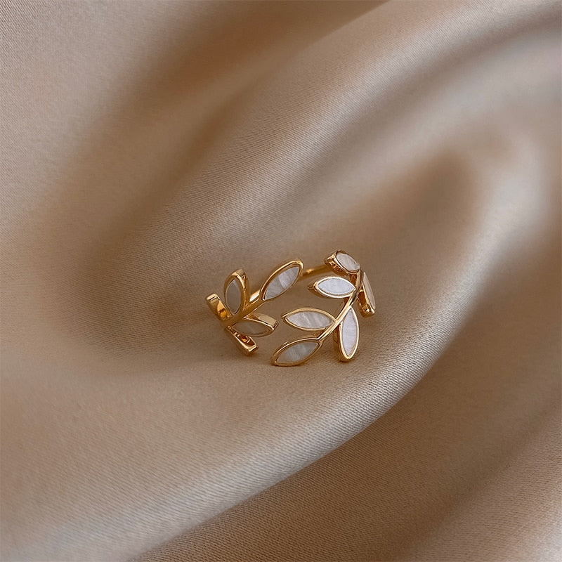 Golden Leaf Ring - Amarille-Nora Luxe