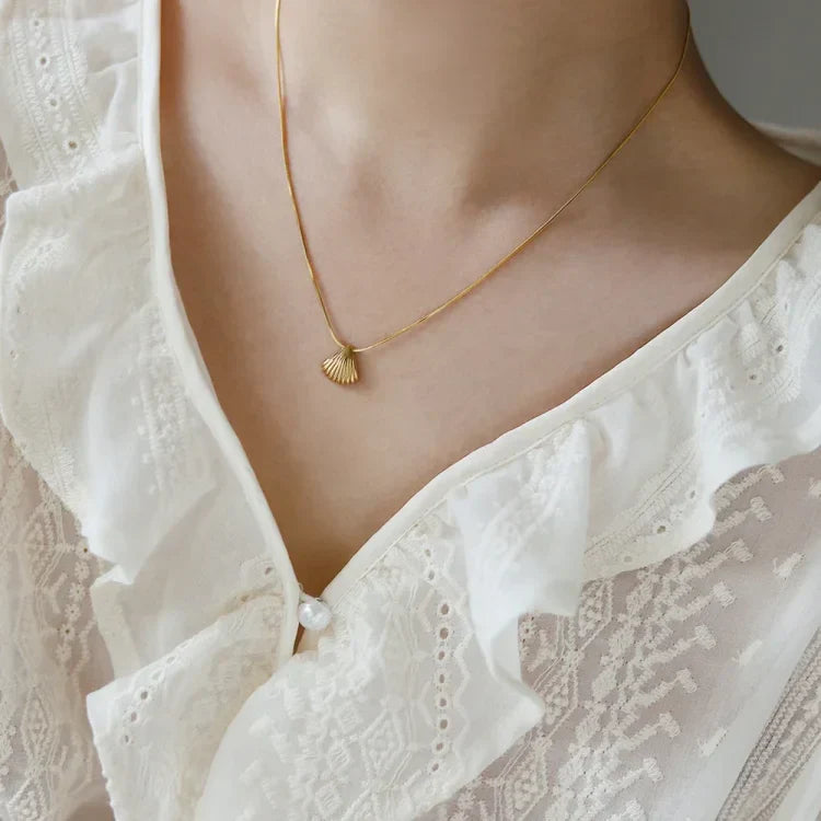 Golden Scallop Flower Necklace - Lilac-Nora Luxe