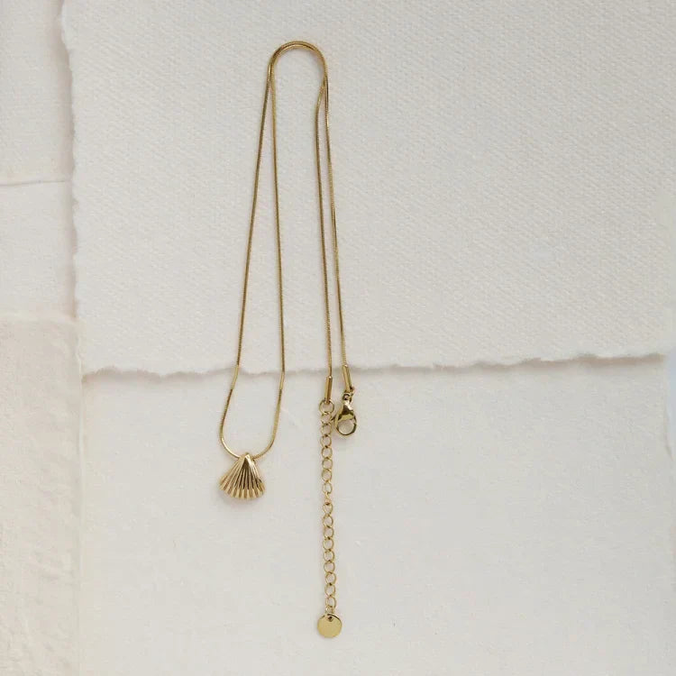 Golden Scallop Flower Necklace - Lilac-Nora Luxe