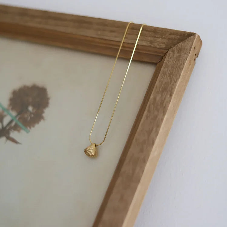Golden Scallop Flower Necklace - Lilac-Nora Luxe