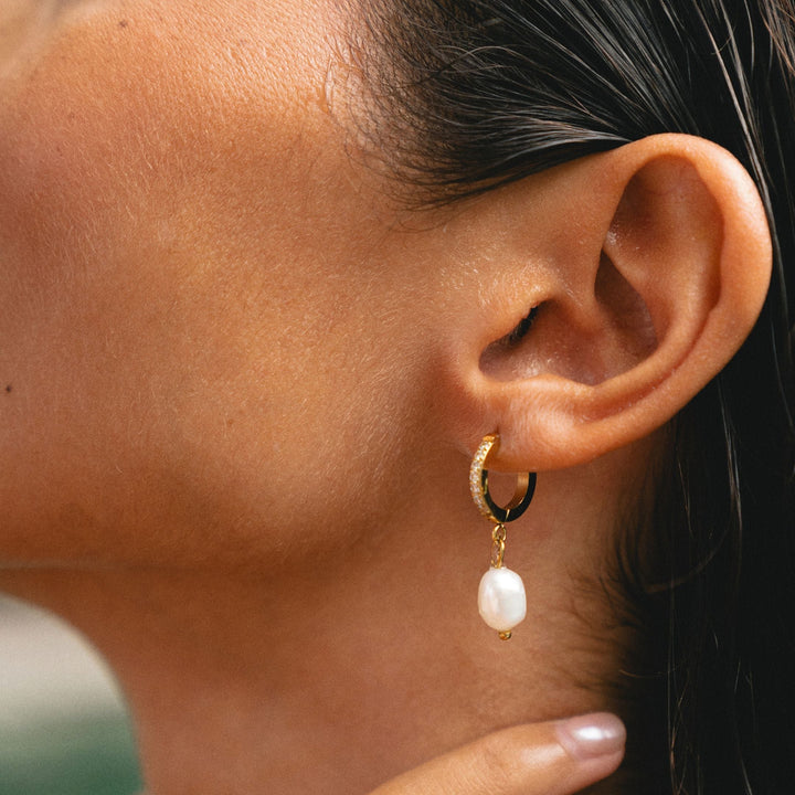 Hoops with freshwater pearls - Arina-Gold-Nora Luxe