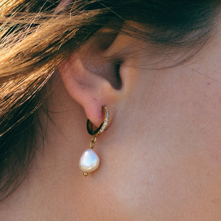 Hoops with freshwater pearls - Arina-Gold-Nora Luxe