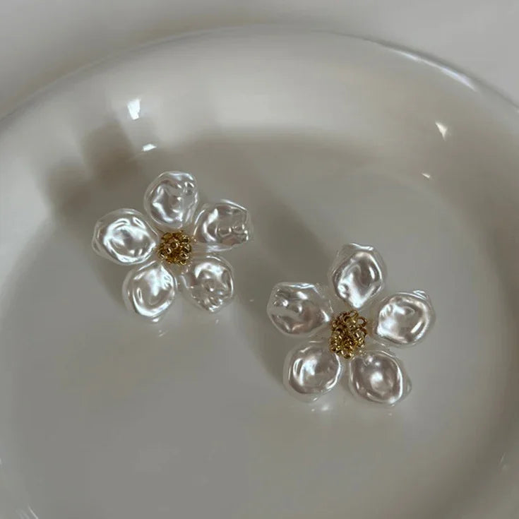 Irregular Pearl Petal Earrings - Celine-Nora Luxe
