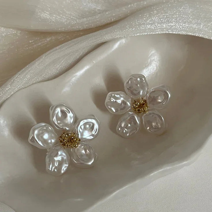 Irregular Pearl Petal Earrings - Celine-Nora Luxe