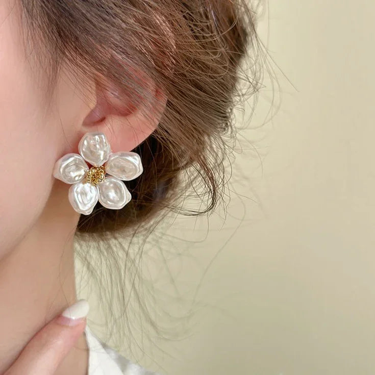 Irregular Pearl Petal Earrings - Celine-Nora Luxe