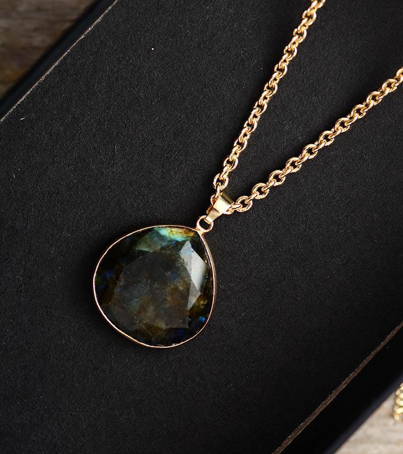 Labradorite Aura Necklace - Selene-Nora Luxe