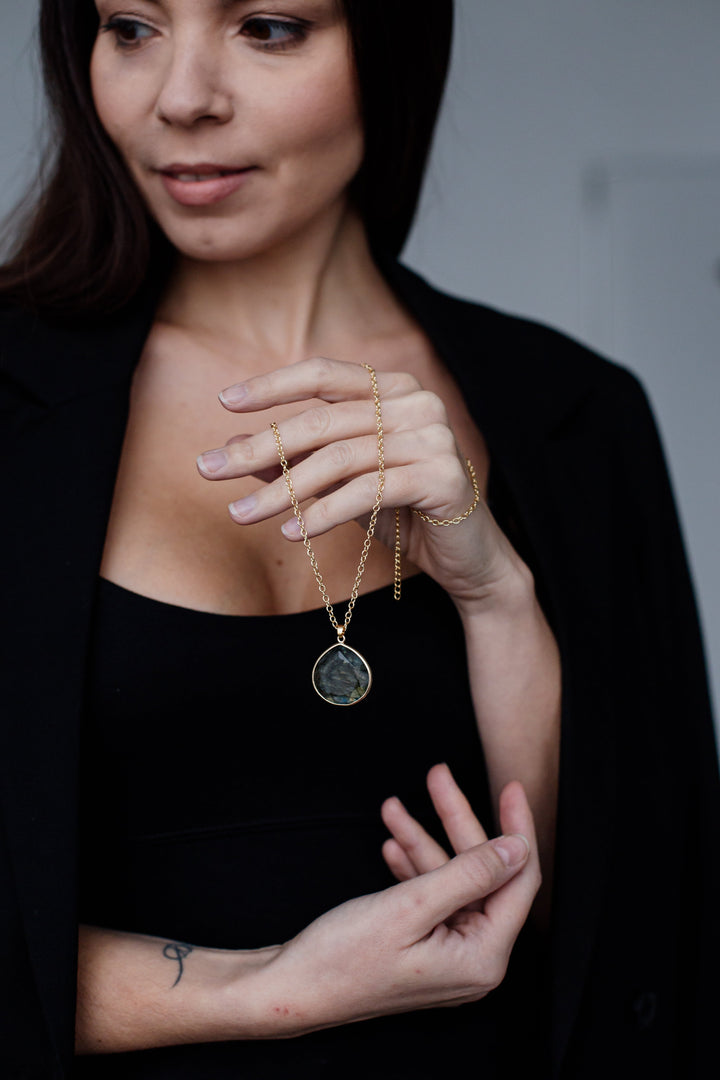 Labradorite Aura Necklace - Selene-Nora Luxe