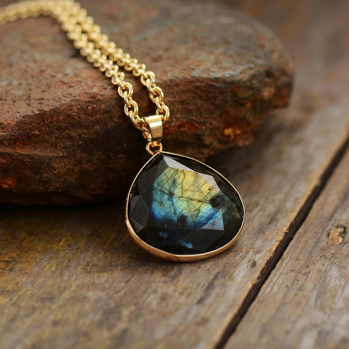 Labradorite Aura Necklace - Selene-Nora Luxe