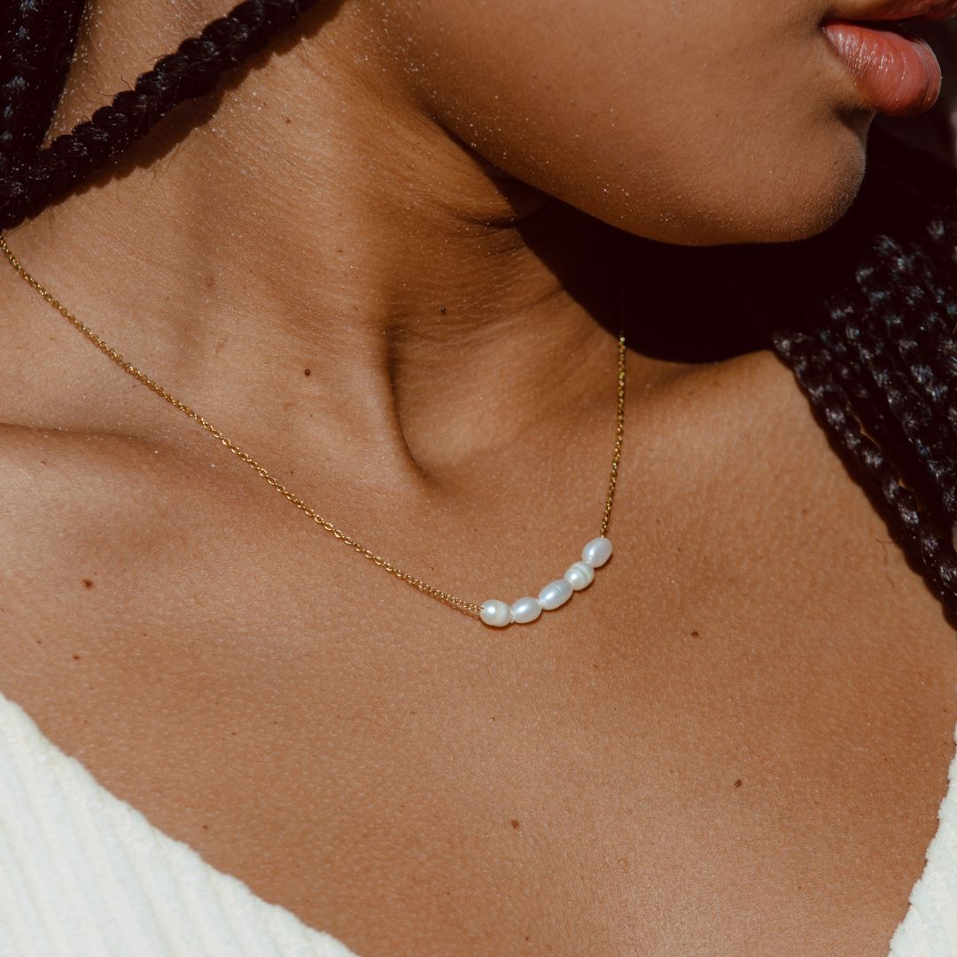 Lovely Necklace with Freshwater Pearls - Celina-Nora Luxe