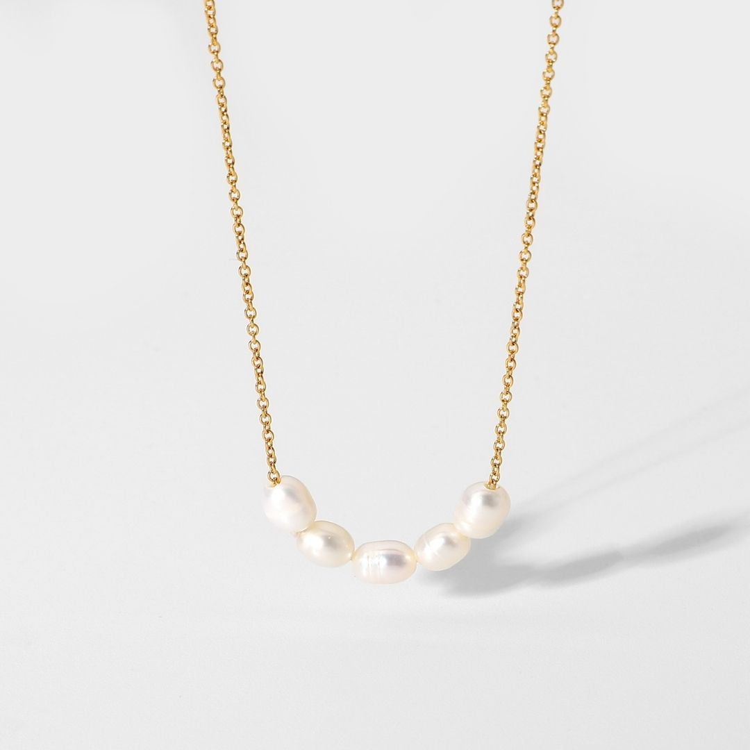 Lovely Necklace with Freshwater Pearls - Celina-Nora Luxe