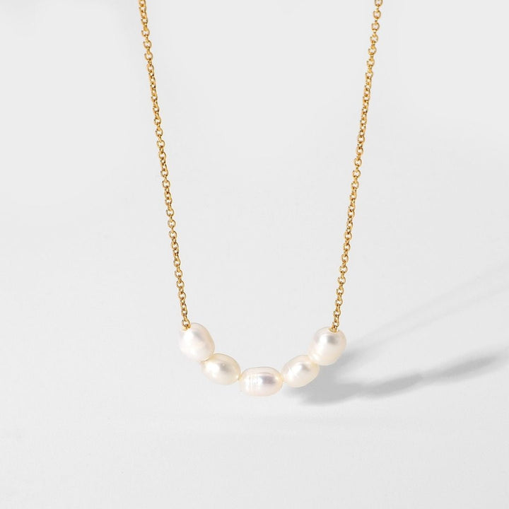 Lovely Necklace with Freshwater Pearls - Celina-Nora Luxe