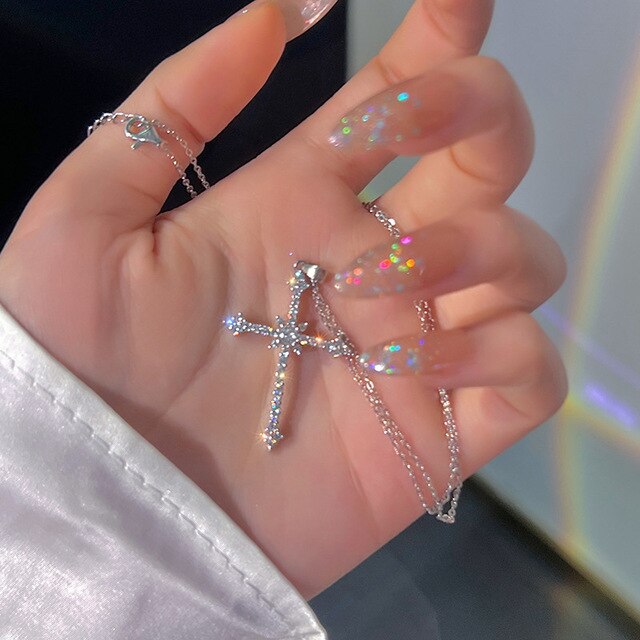 LUXURIOUS CROSS PENDANT NECKLACE WITH ZIRCON CRYSTAL-Nora Luxe