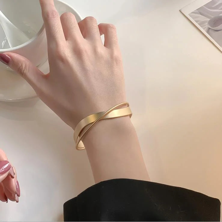 Mat Gold Infinity Bracelet - Elisa-Nora Luxe
