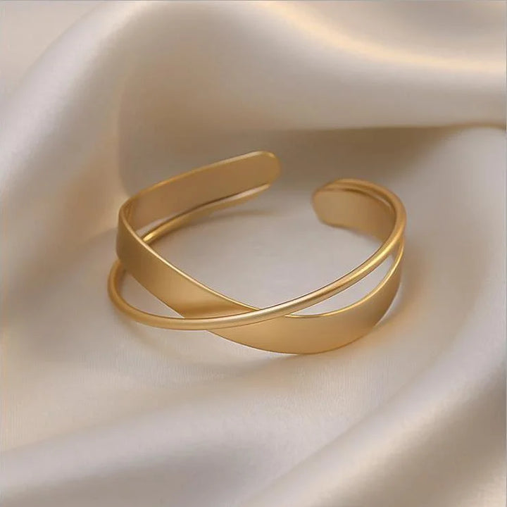 Mat Gold Infinity Bracelet - Elisa-Nora Luxe