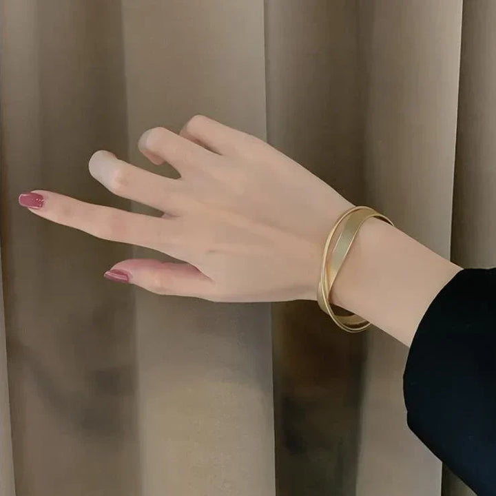 Mat Gold Infinity Bracelet - Elisa-Nora Luxe