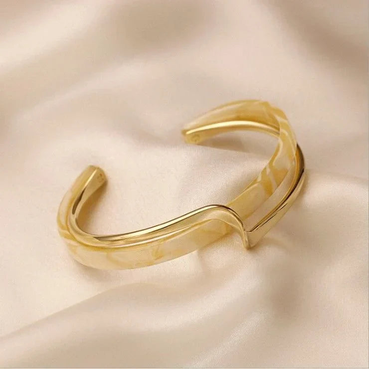 Mat Gold Infinity Bracelet - Elisa-Nora Luxe