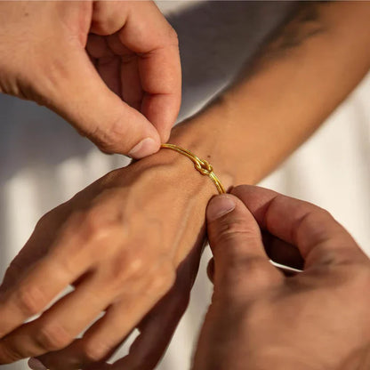 Minimalist Knot Bracelet – Elva-Gold-The Livary